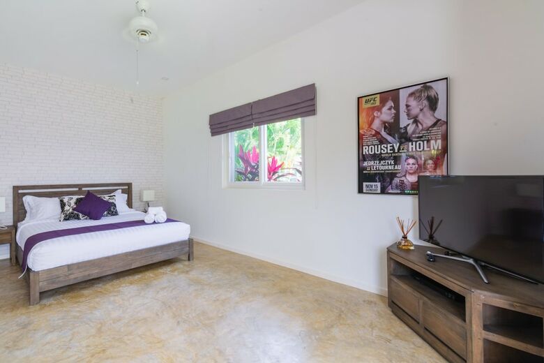 Luxury 5 Bedroom Pool Villa Js
