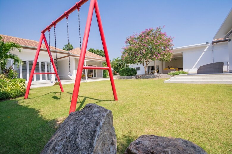 Luxury 5 Bedroom Pool Villa Js