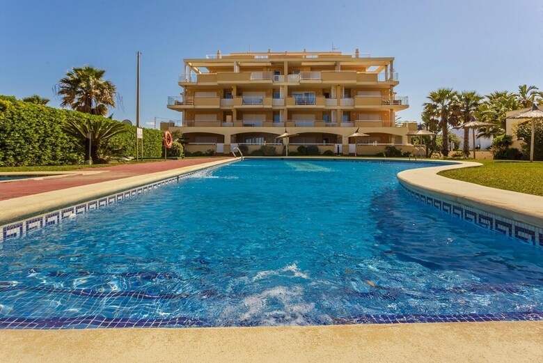 Beautiful 2-bed First Beach Line Apartment For 6
