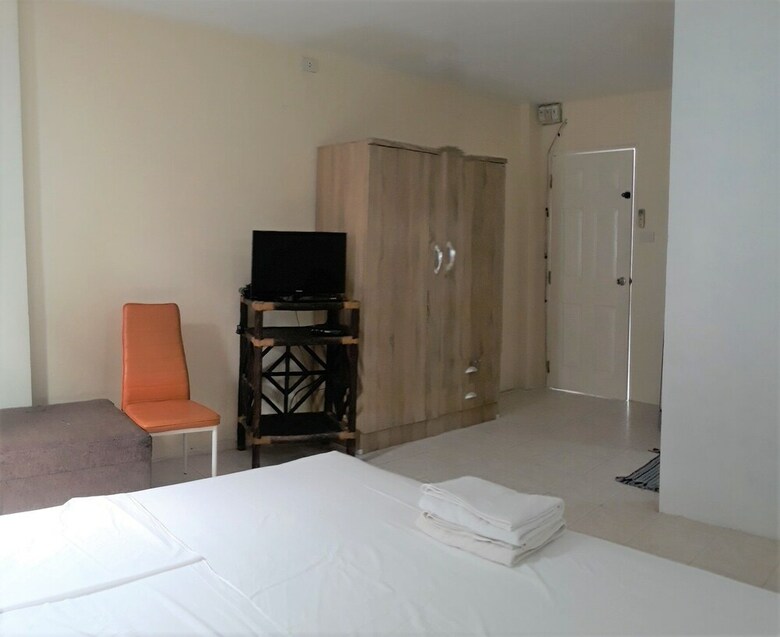 Hotel Oyo 885 You And Me House