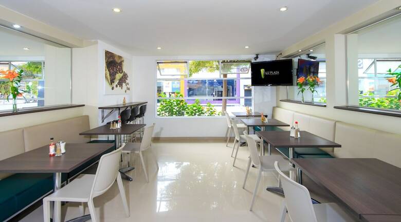 122 Plaza Apartahotel