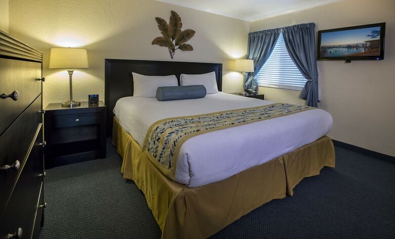 Aparthotel Sailport Waterfront Suites