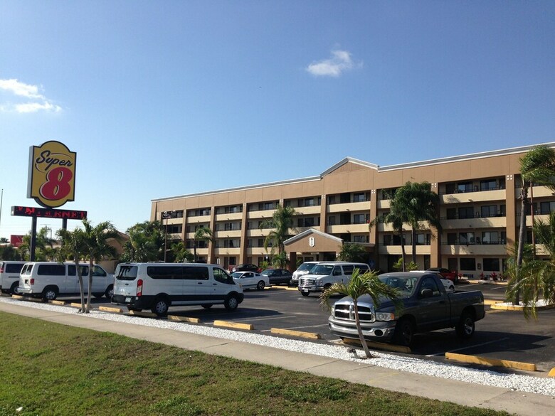 Hotel Super 8 By Wyndham Fort Myers