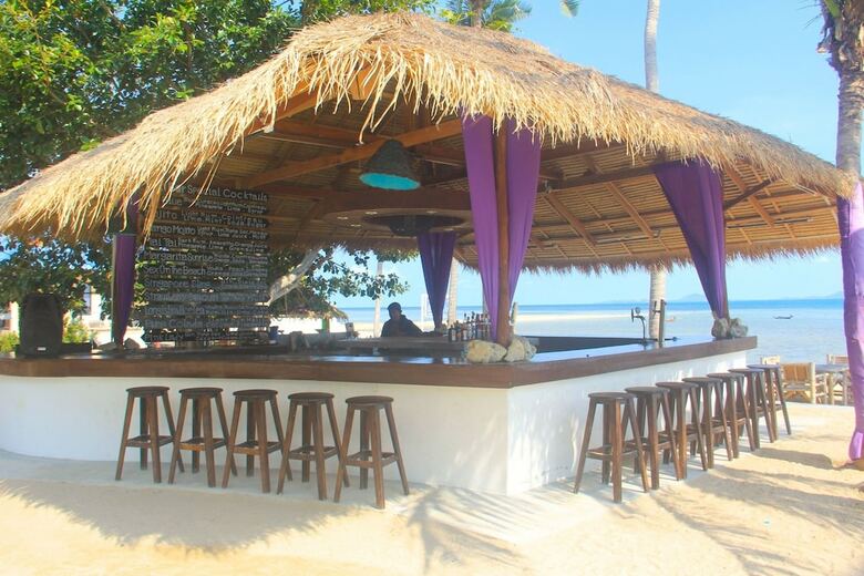 Hostal The Beach Village - Hostel