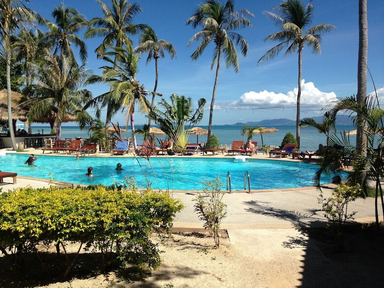 Hostal The Beach Village - Hostel