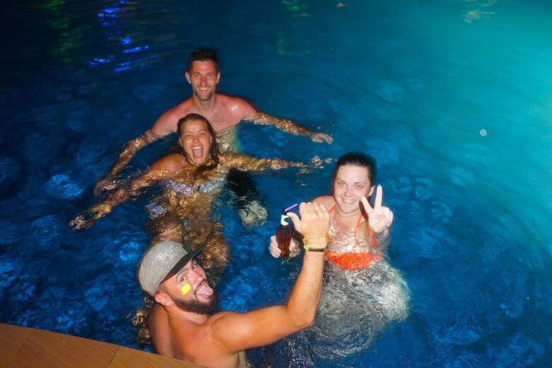 Hostal The Beach Village - Hostel