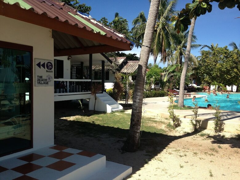 Hostal The Beach Village - Hostel