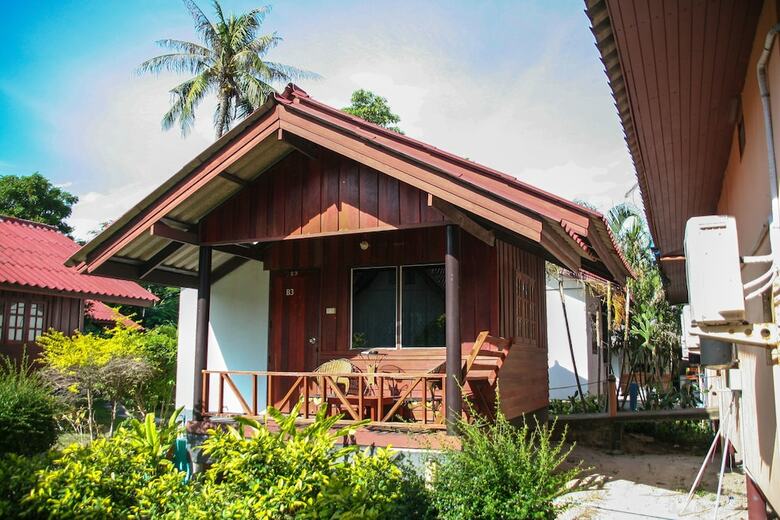 Hostal The Beach Village - Hostel