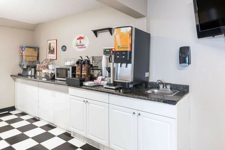 Motel Super 8 By Wyndham Bloomington