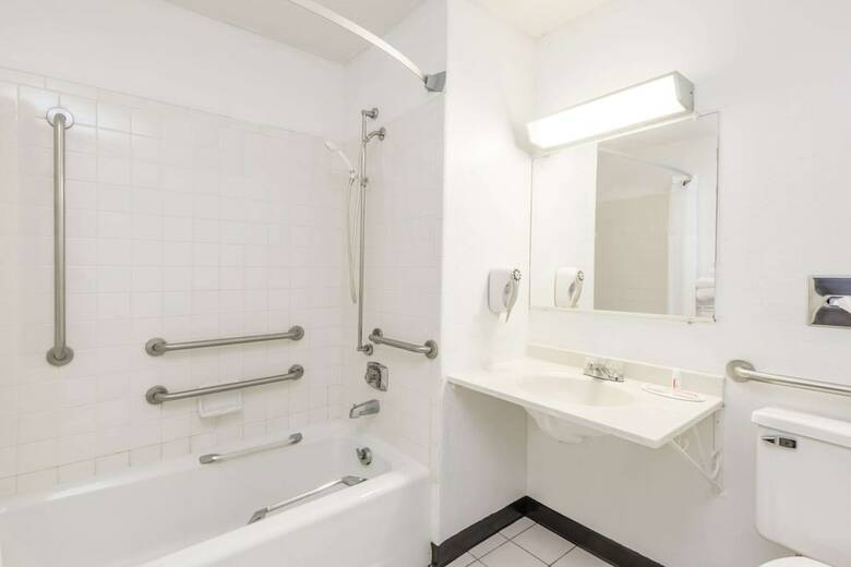 Motel Super 8 By Wyndham Bloomington