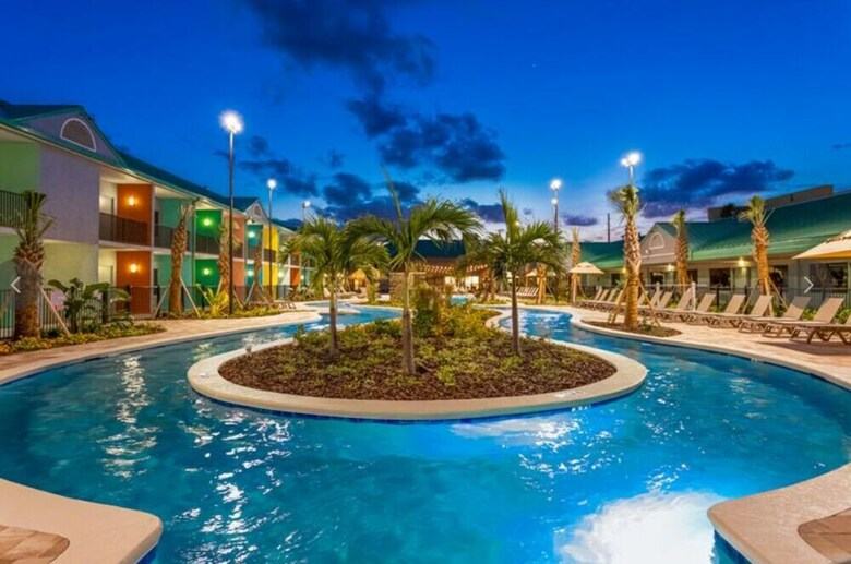 Beachside Hotel & Suites