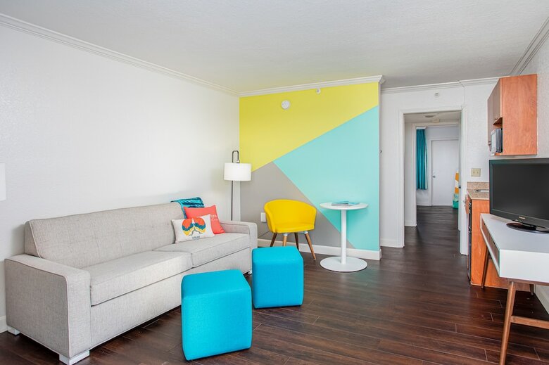 Beachside Hotel & Suites