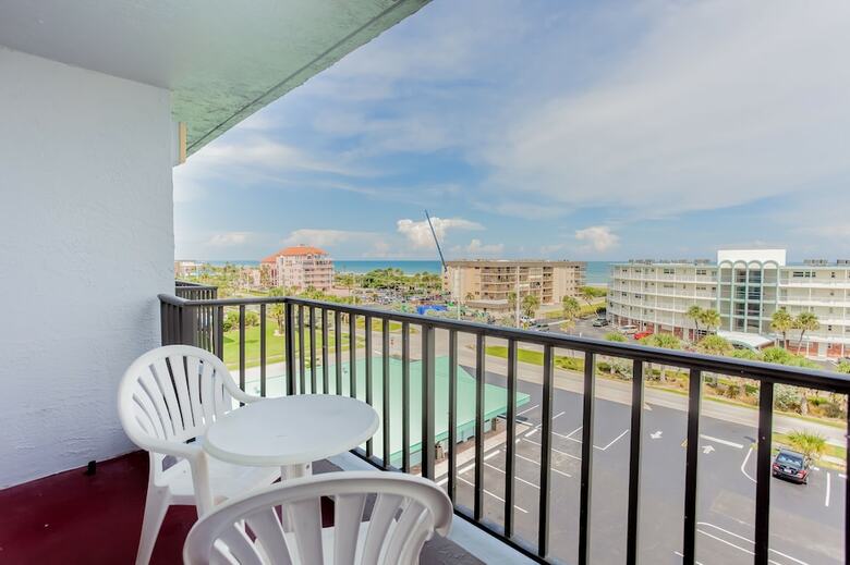 Beachside Hotel & Suites