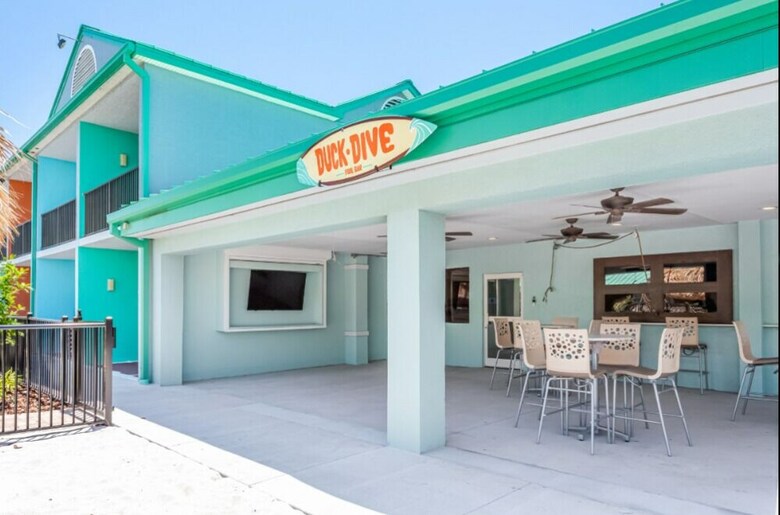 Beachside Hotel & Suites
