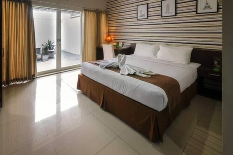 Hotel The Square Surabaya