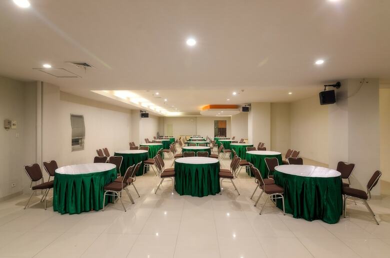 Hotel The Square Surabaya