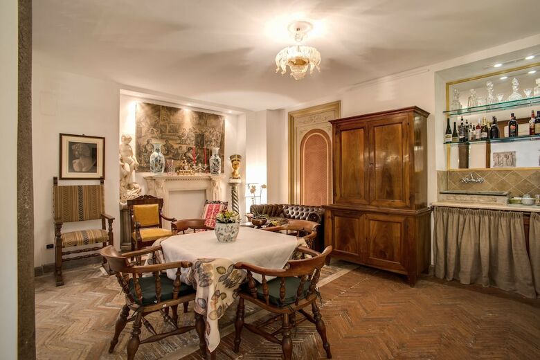 Navona Gallery & Garden Suites B&B
