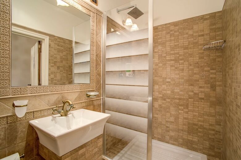 Navona Gallery & Garden Suites B&B