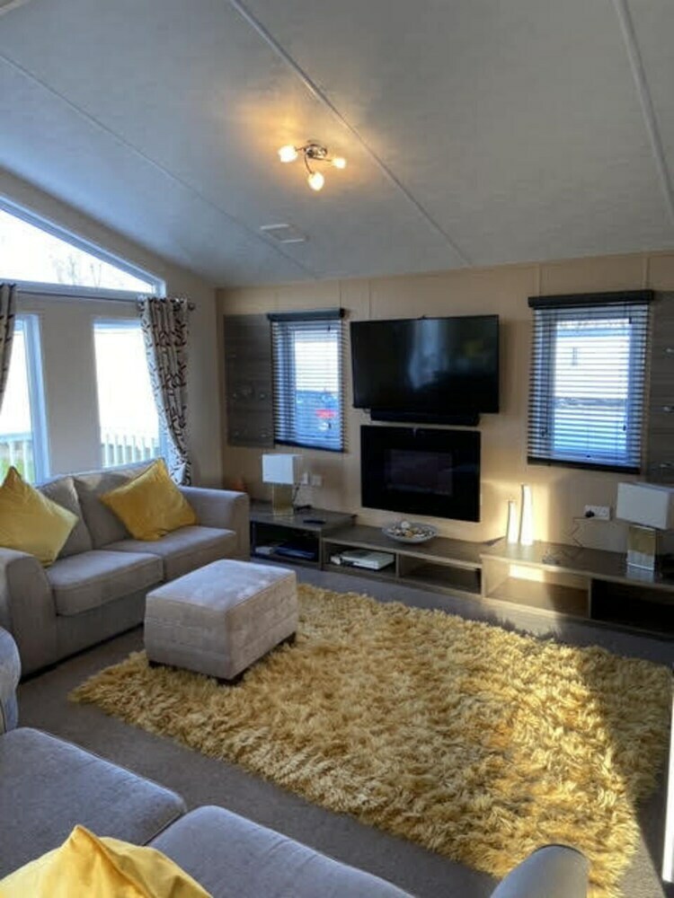 Villa Impeccable 2-bed Lodge In Whitley Bay
