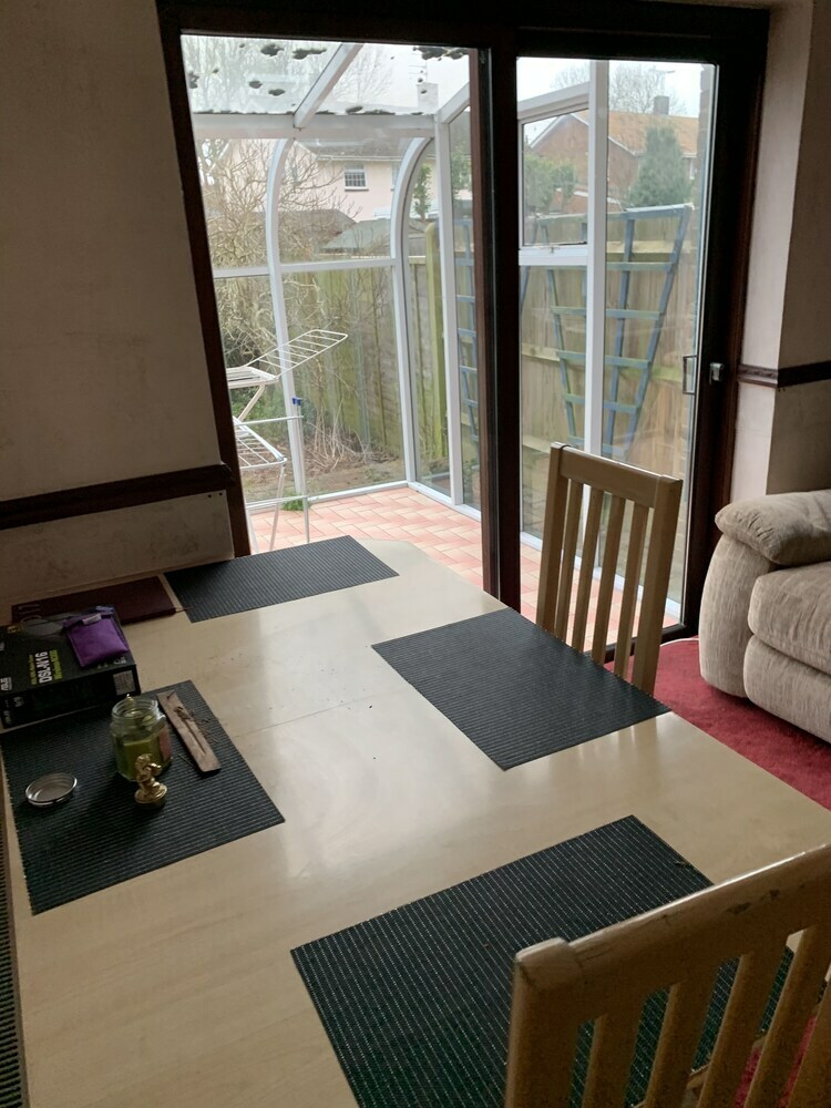 Residencia Inviting 4-bed House In Crawley