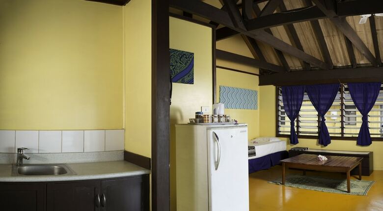 Hostal Funky Fish Beach & Surf Resort - Hostel