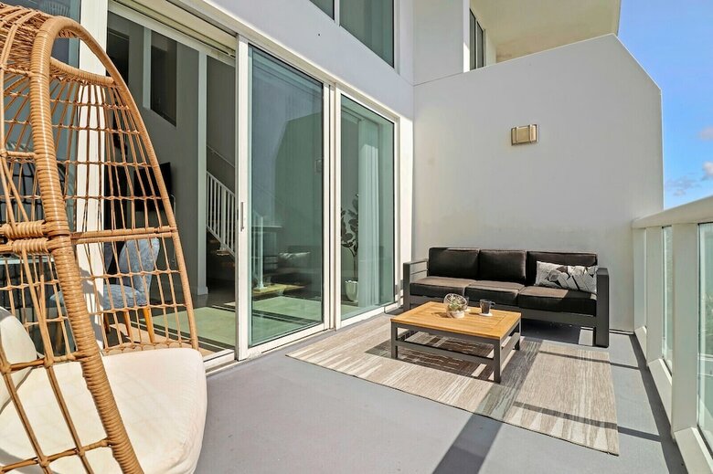 Waterfront Condos By Sextant