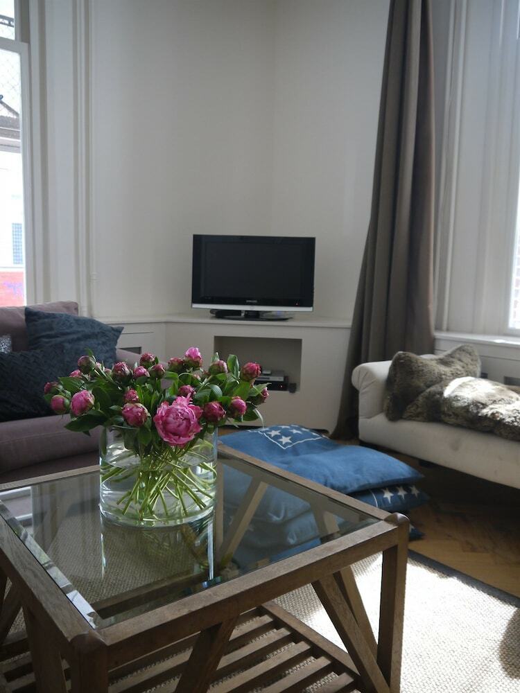 Group Apartment Museum Square