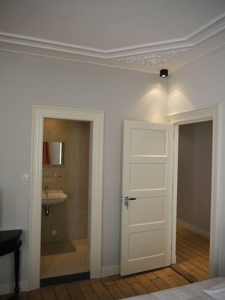 Group Apartment Museum Square