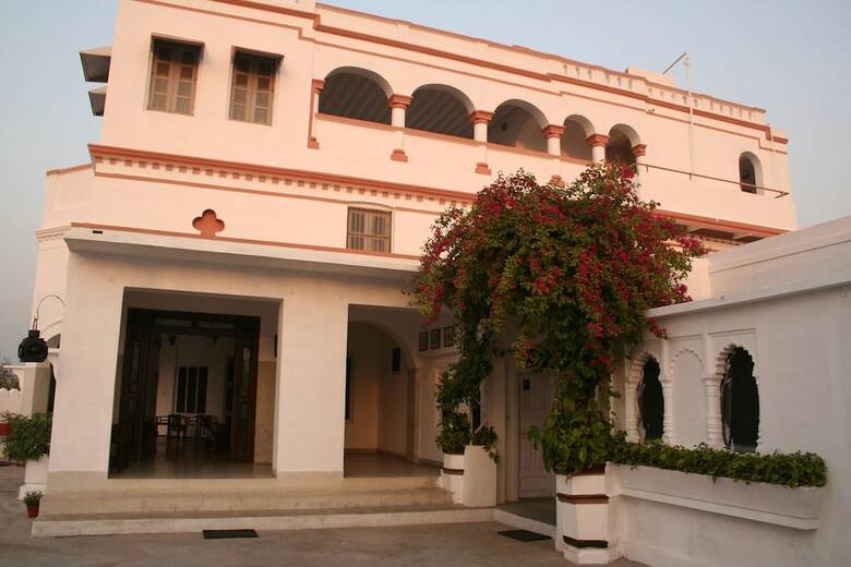 Hotel Aamod Mudfort Kuchesar