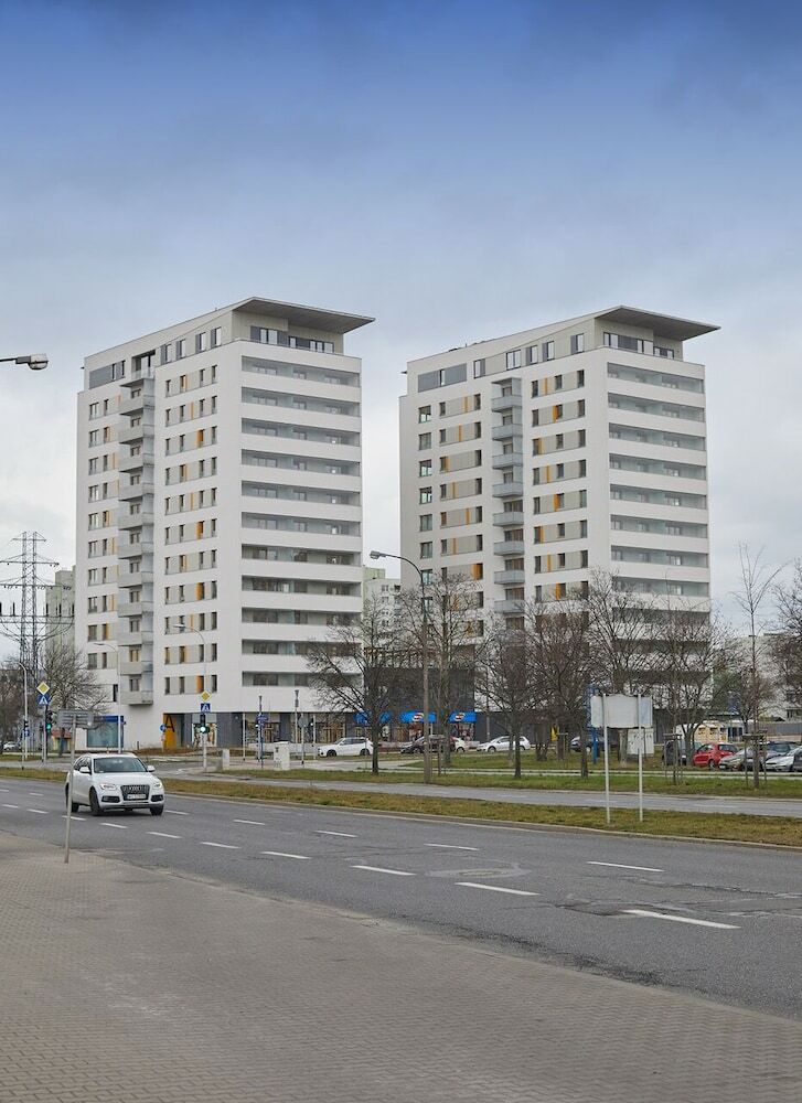 Metro Imielin 9th Floor Apartment