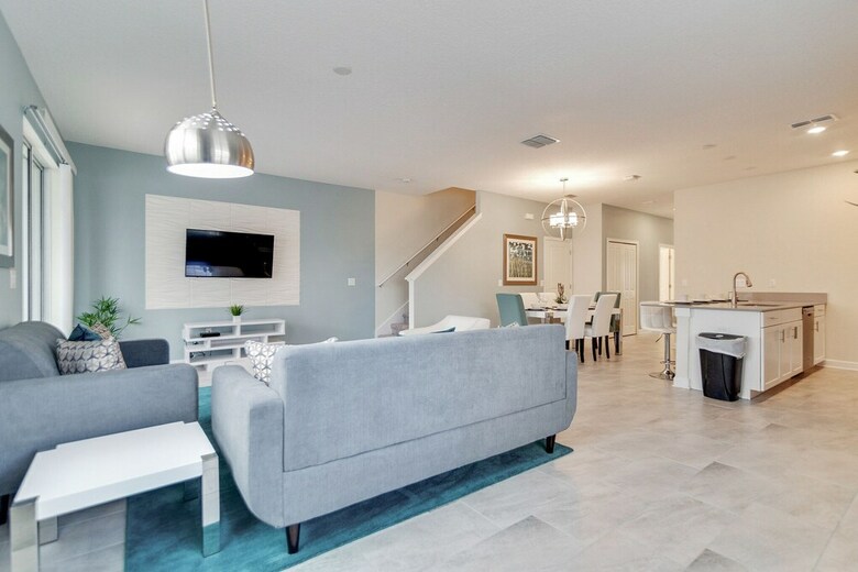 5-bed Th, Well Appointed & Sure To Please! 1551 Sd