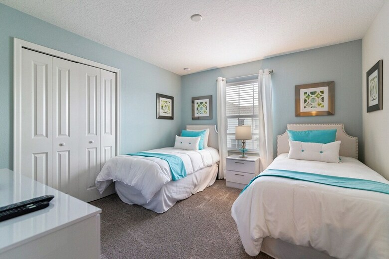 5-bed Th, Well Appointed & Sure To Please! 1551 Sd