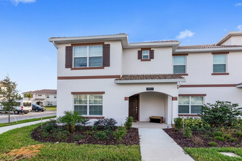 5-bed Th, Well Appointed & Sure To Please! 1551 Sd