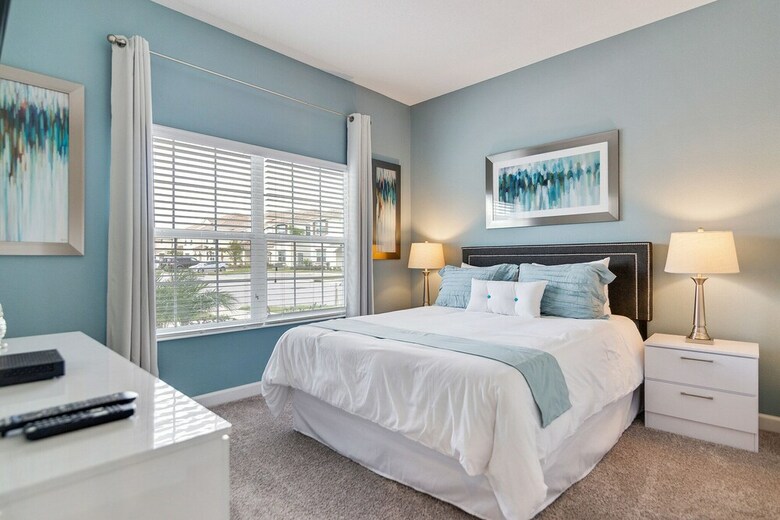 5-bed Th, Well Appointed & Sure To Please! 1551 Sd