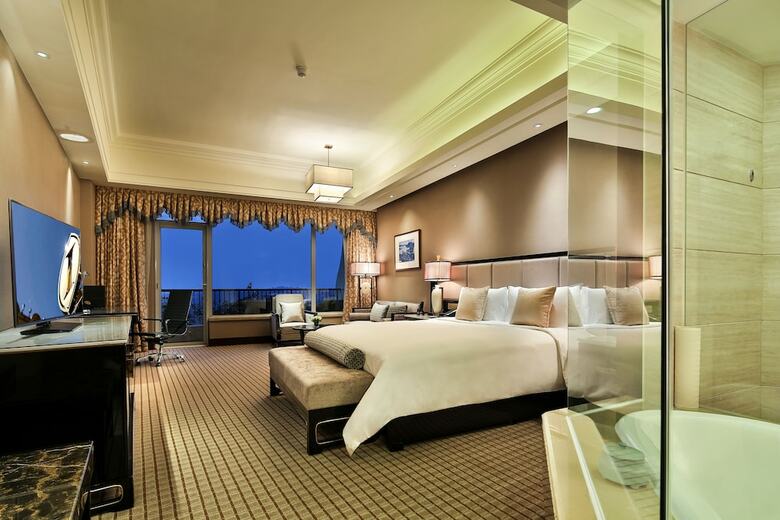 Hotel Intercontinental Sancha Lake