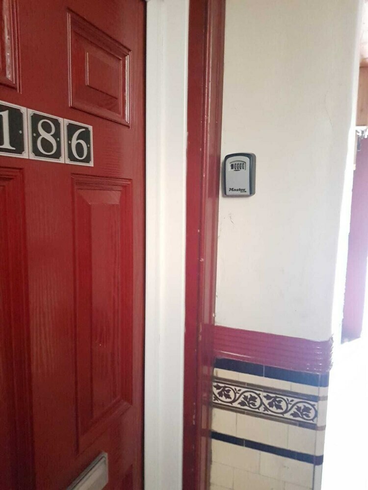 Apartamento Convenient, Clean And Comfortable Flat #2