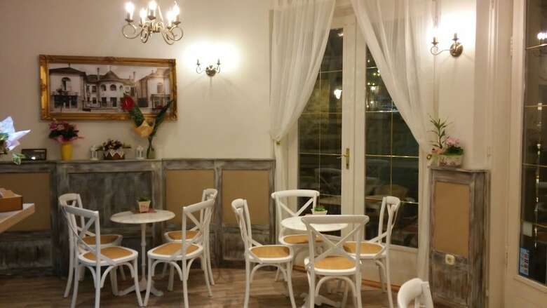 Pension Astoria Panzi� Caf� & Bar