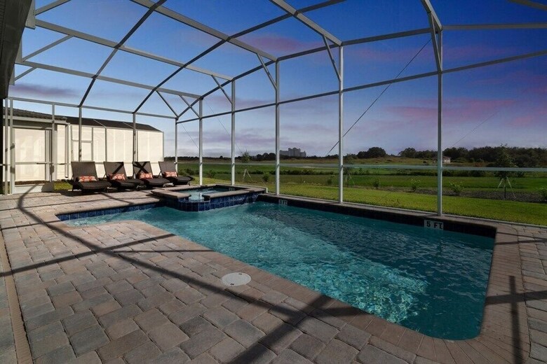 Champions Gate 1620 - Eight Bedroom Pool Home