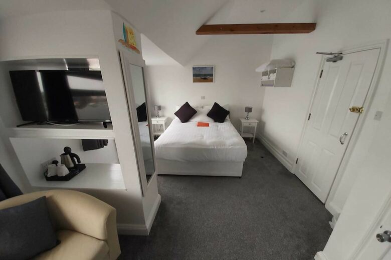 Oyo The Pier Hotel