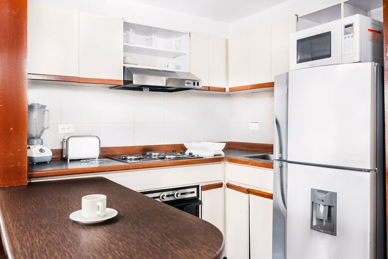 Aparthotel Lloyd's Apartasuites Parque 93