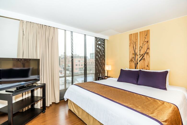 Aparthotel Lloyd's Apartasuites Parque 93