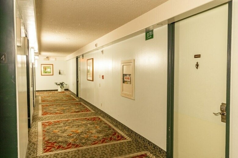 Waikiki Banyan W/ocean Views Free Parking