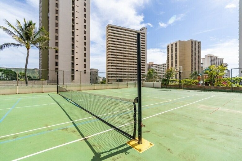 Waikiki Banyan W/ocean Views Free Parking