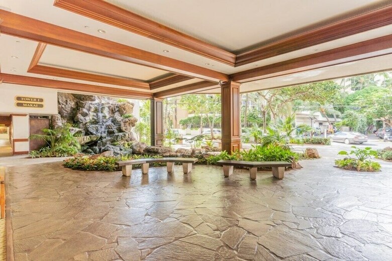 Waikiki Banyan W/ocean Views Free Parking