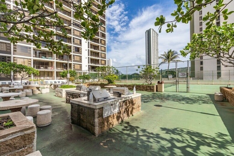 Waikiki Banyan W/ocean Views Free Parking
