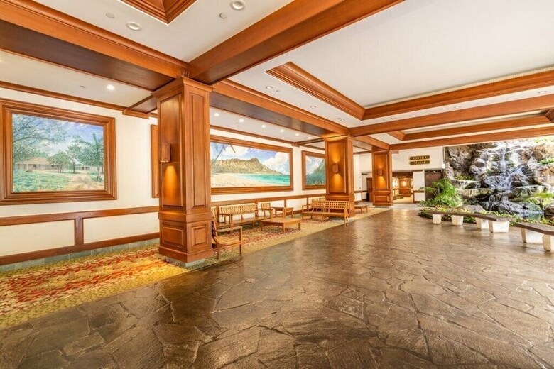 Waikiki Banyan W/ocean Views Free Parking