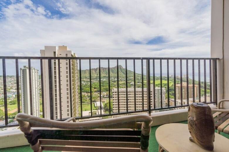 Waikiki Banyan W/ocean Views Free Parking