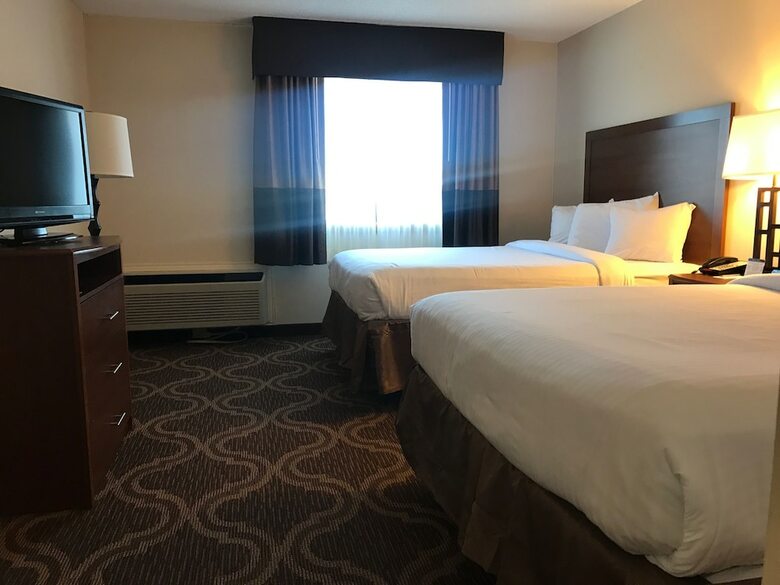 Hotel Ashmore Inn And Suites