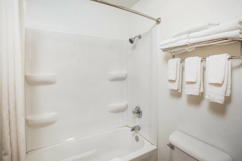 Hotel Baymont By Wyndham Cedar Rapids