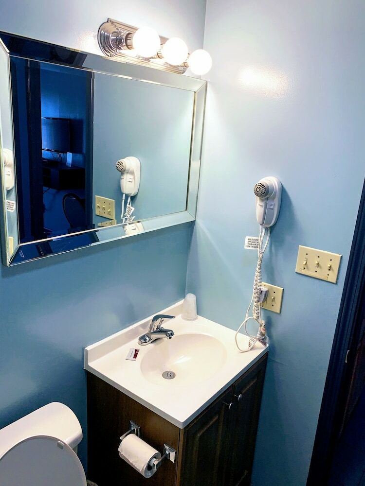 Motel Travelers Inn And Suites